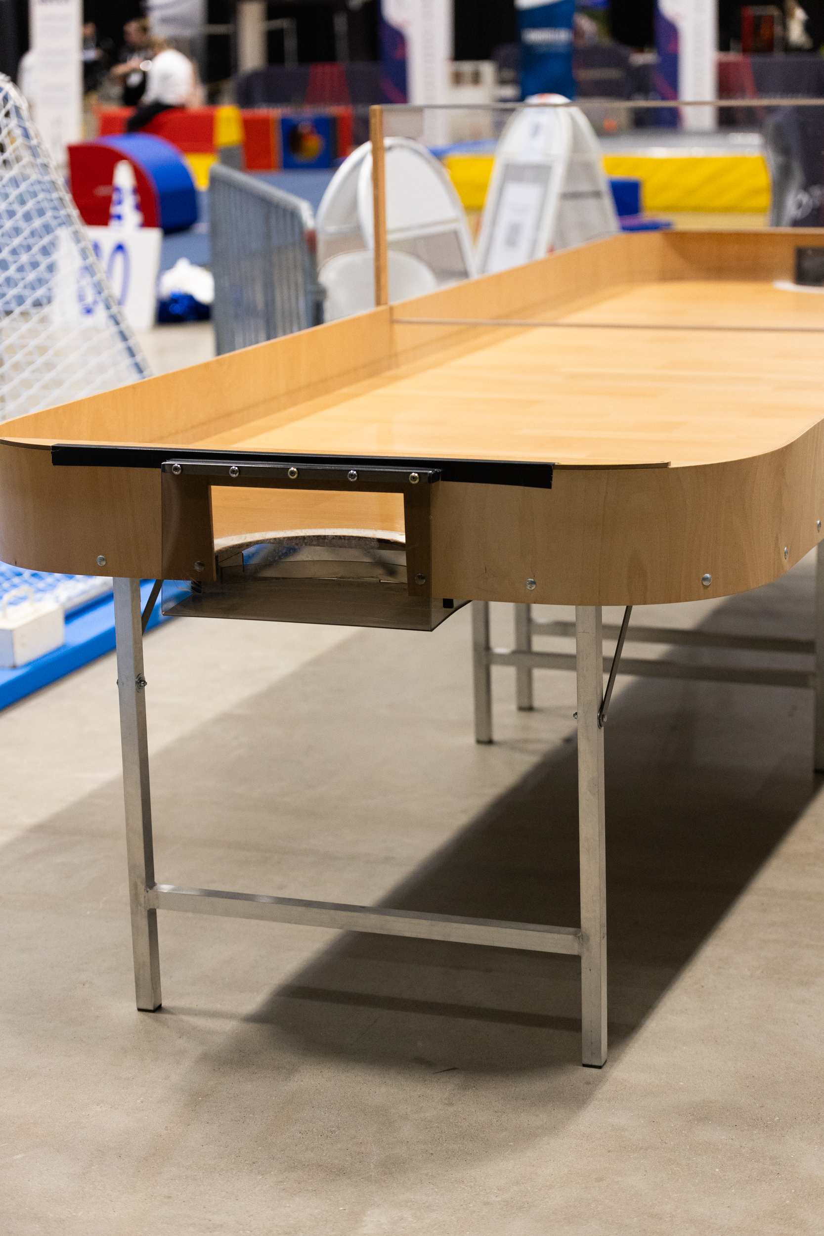 Kuvassa sokkopingispöytä